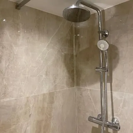 Grand Neuf à 50 M Du Port *