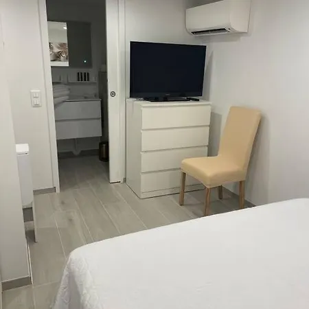 Grand Neuf à 50 M Du Port