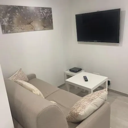 Grand Neuf à 50 M Du Port