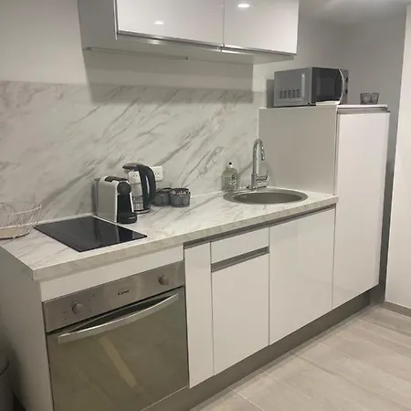 Grand Neuf à 50 M Du Port Appartement