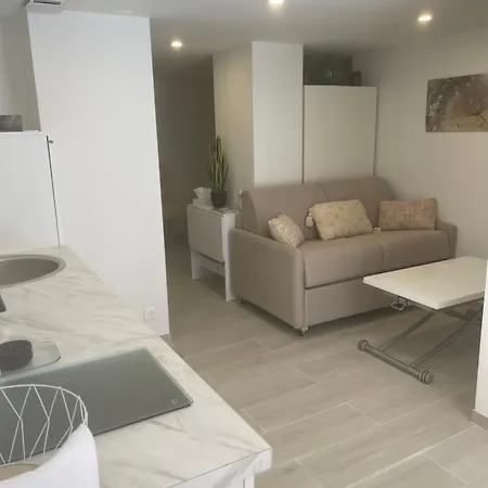 Grand Neuf à 50 M Du Port Saint-Tropez