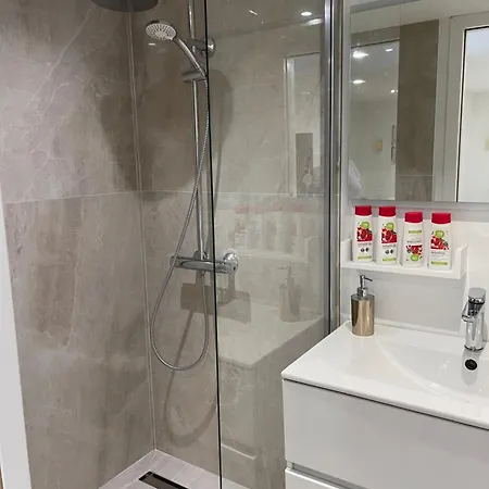 Grand Neuf à 50 M Du Port *